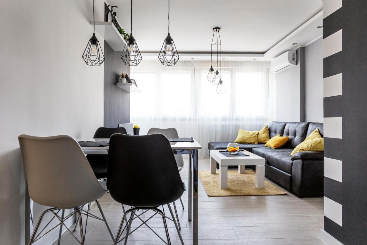 Park Apartment Novi Sad Buitenkant foto