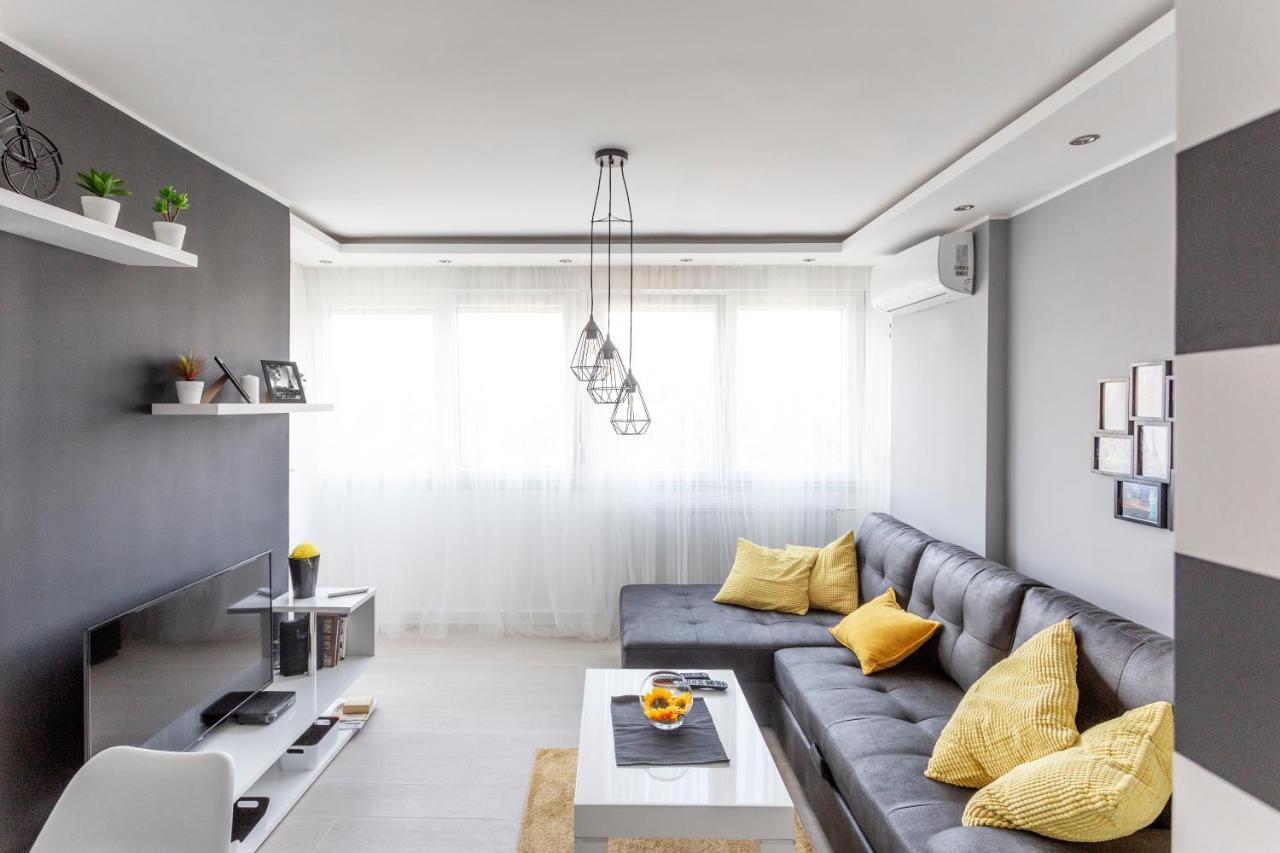 Park Apartment Novi Sad Buitenkant foto