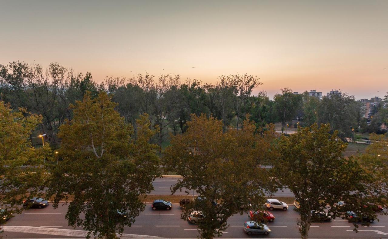 Park Apartment Novi Sad Buitenkant foto